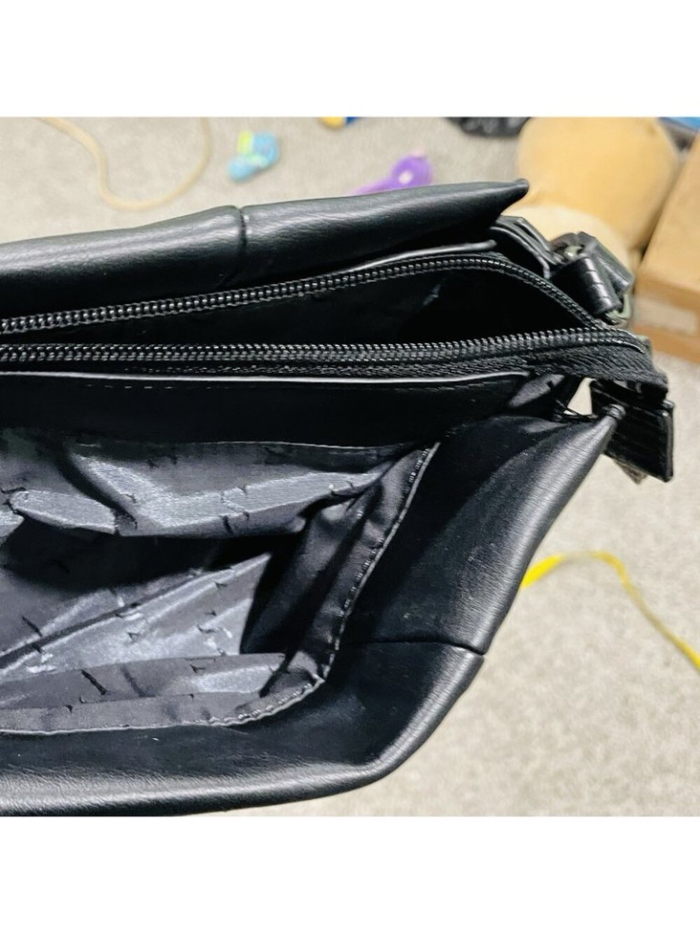 Simply Vera Womens Purse Vera Wang Black PU Leather Multi Pocket Shoulder Bag - Picture 5 of 10